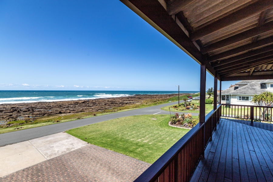 5 Bedroom Property for Sale in Kidds Beach Eastern Cape